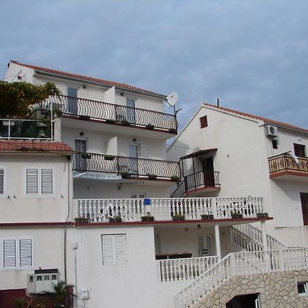 Apartments Mato Вис Екстериор снимка
