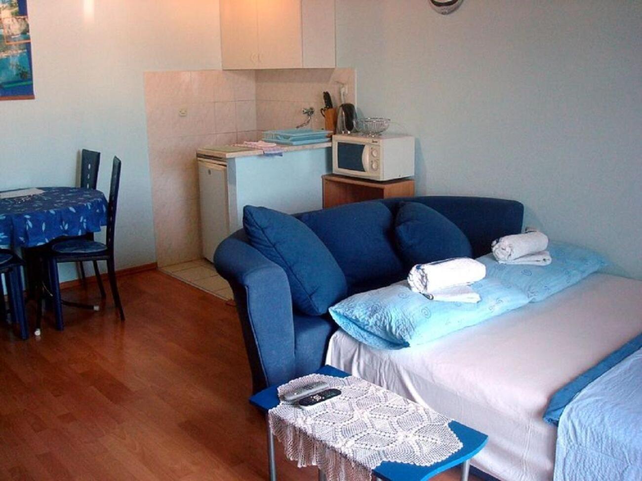 Apartments Mato Вис Екстериор снимка