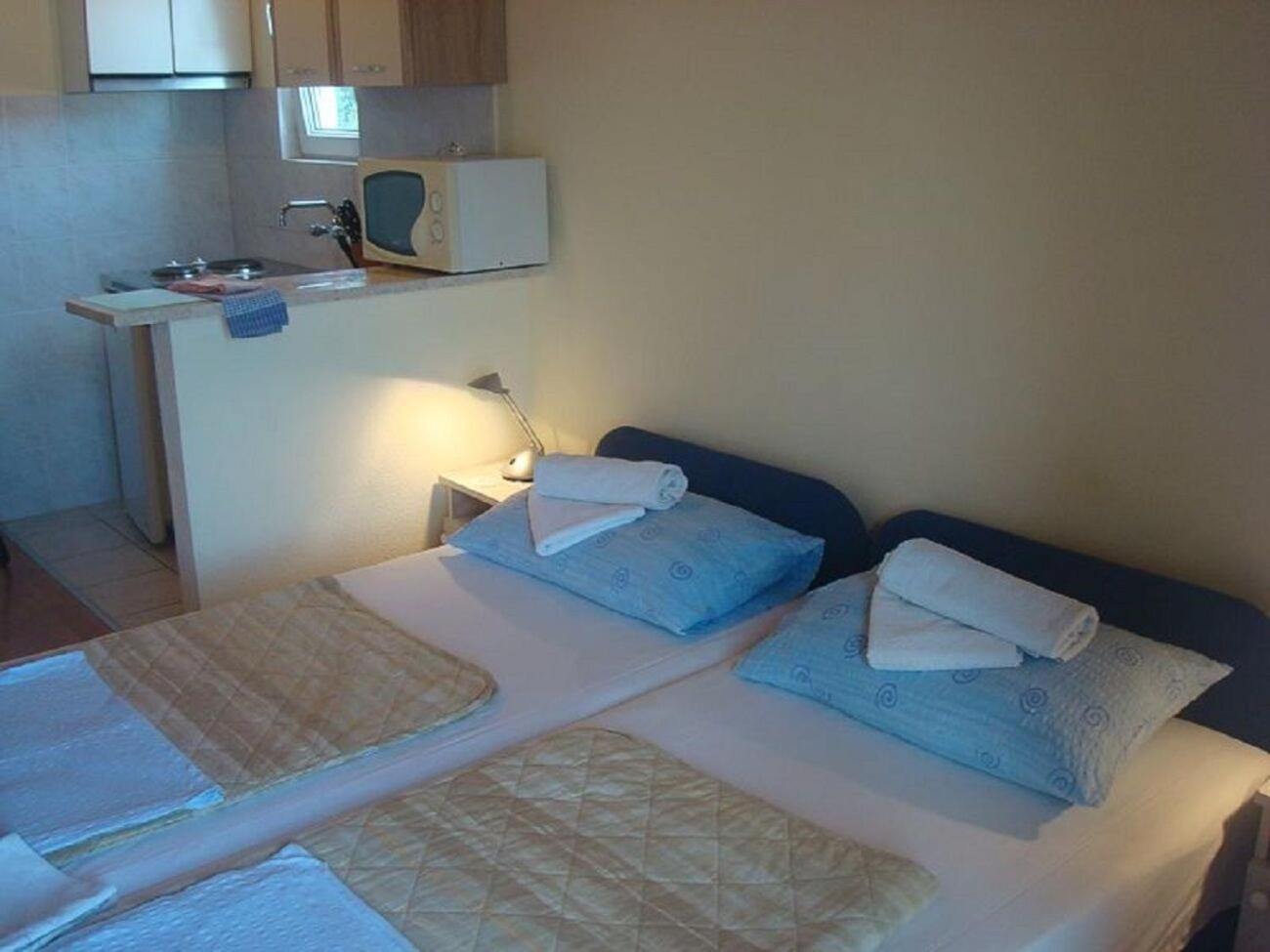 Apartments Mato Вис Екстериор снимка