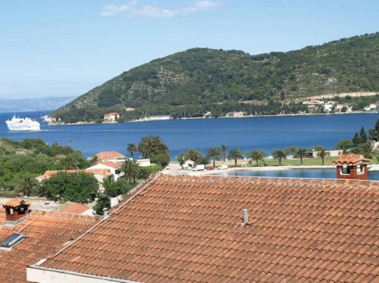 Apartments Mato Вис Екстериор снимка