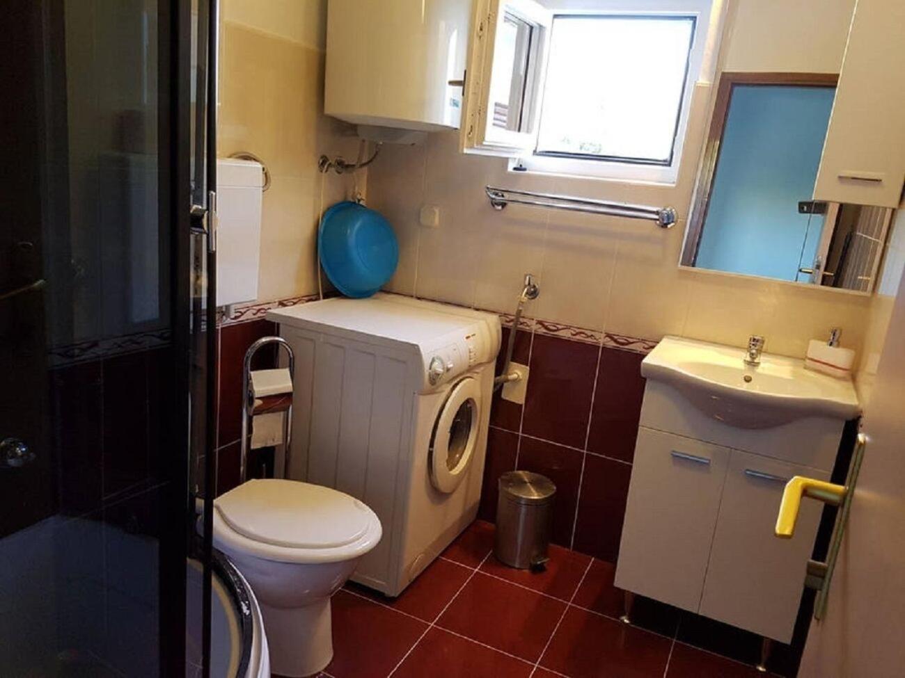 Apartments Mato Вис Екстериор снимка