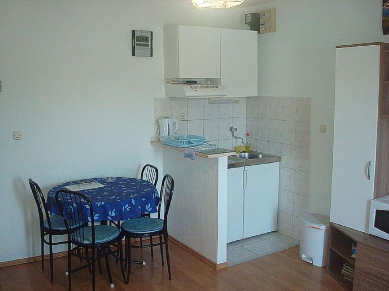 Apartments Mato Вис Екстериор снимка