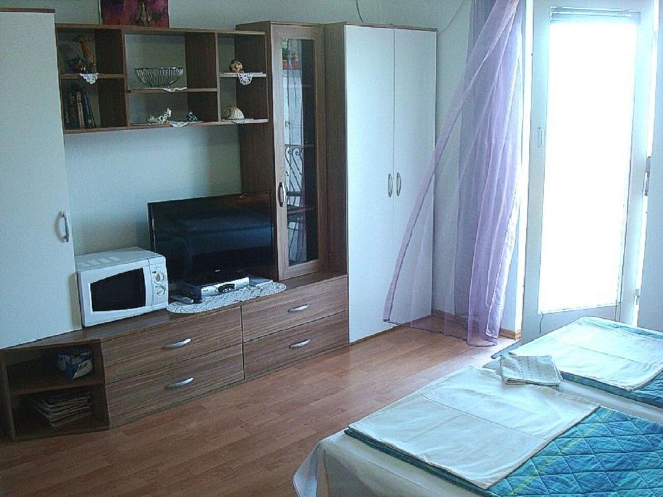 Apartments Mato Вис Екстериор снимка